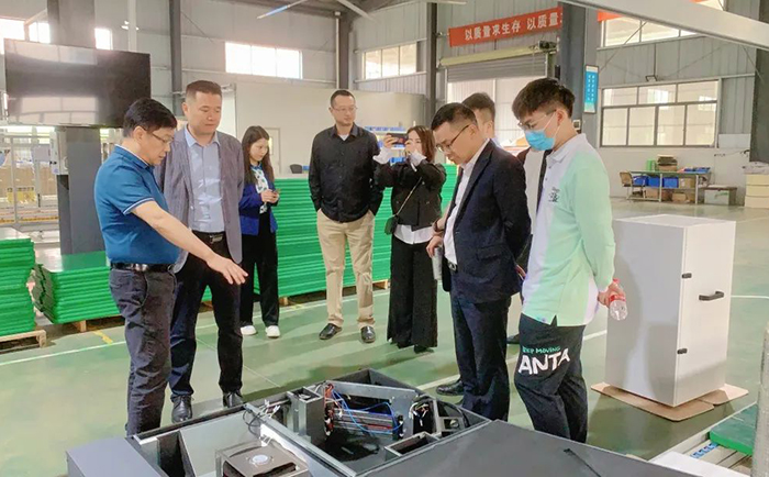 考察聯塑霍爾新風.jpg