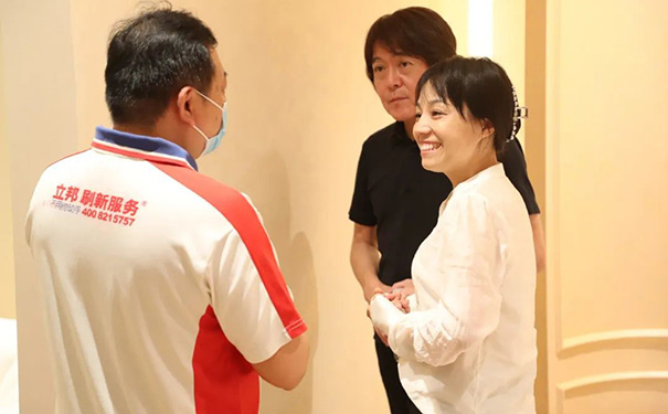 設計師本間貴史親自到項目現場勘查.jpg