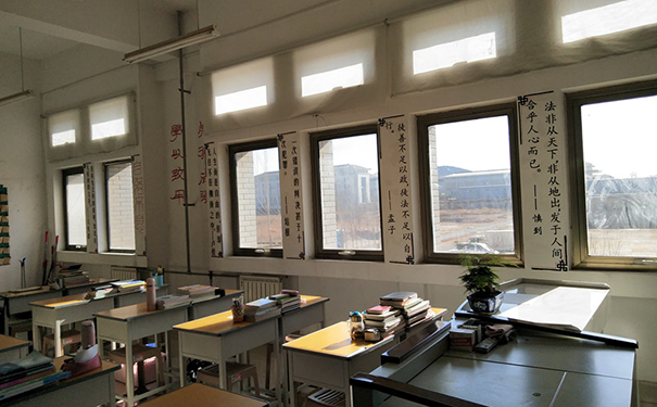 學校室內墻面墻裙.png